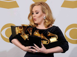 adele-six-grammys-7e43d41a26402dfe99fdd9a1392de6f040c13b88-s6-c30