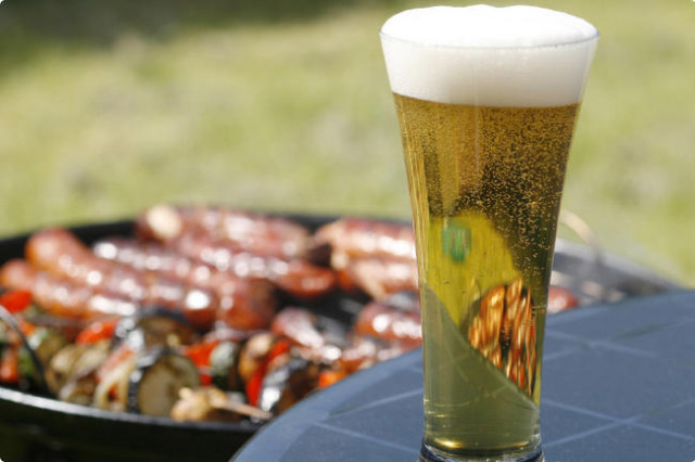 beer_and_barbecues_the_secret_to_a_fun_living_813yg