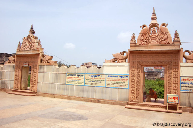 800px-Nidhivan-gate