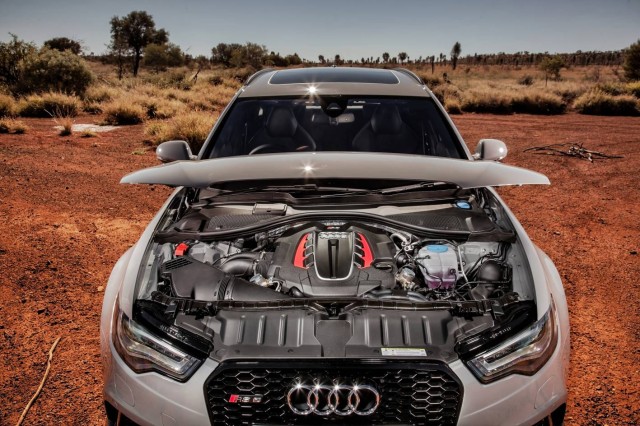 Audi-RS6-Avant-V8-Engine-Wallpaper
