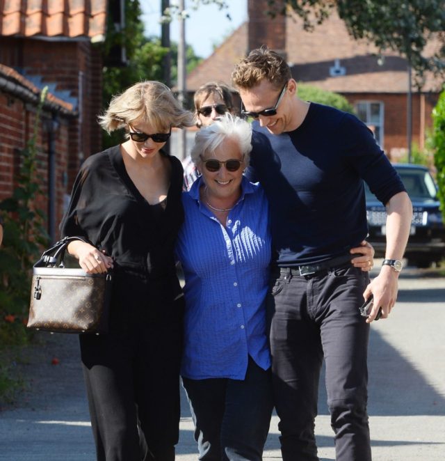 taylor-swift-and-tom-hiddleston-out-with-tom-s-mother-in-suffolk-06-24-2016_1
