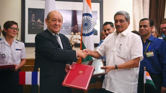 French Defense Minister Jean Yves le Drian Strikes a Pose with Indian Defense Minister Manohar Parrikar