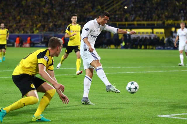 Cristiano Ronaldo scores Real Madrid's 1st goal of the night.