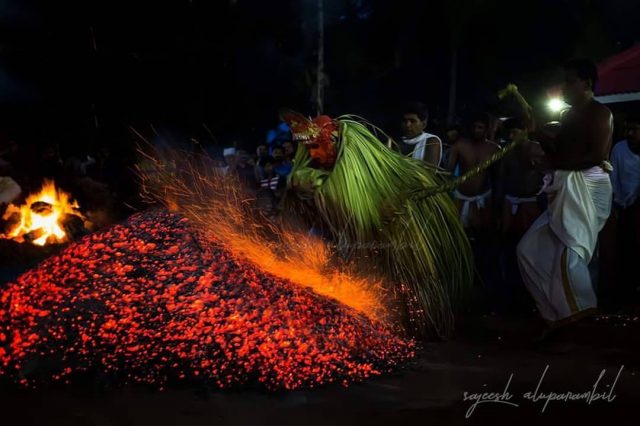 Theechamundi Theyyam