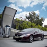 honda-solar-hydrogen-station-prototype-with-2010-honda-fcx-clarity-hydrogen-fuel-cell-vehicle_100304976_m