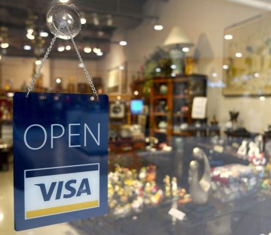 Do You Know This Very Interesting Story Behind The Invention Of ‘Credit Cards’? Let’s Go Back in Time VISA is accepted almost everywhere today.
