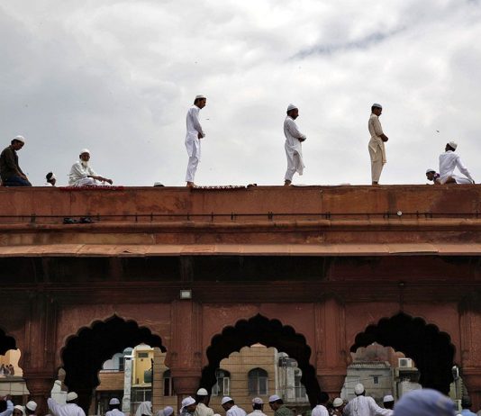 How India Treats Religious Minorities V/S How Minorities Treat India muslim minority in india