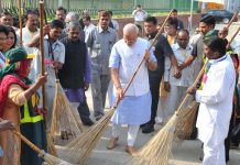 modi cleaning streets