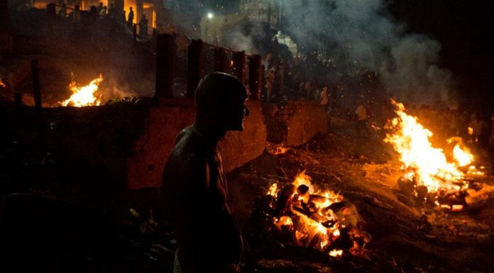 The Doms Of Benaras Are Dalits Who Burn Around 200 Bodies Everyday As Their Profession Doms of Benaras