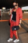 Sonakshi-Sinha-in-Falguni-Shane-Peacock-at-Mumbai-airport (1)