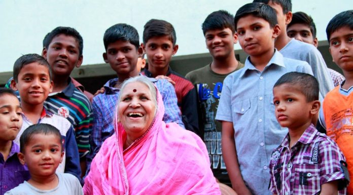 Here’s The Saga Of Sindhutai Who Adopted 1400 Orphaned Children Despite Being A Beggar Herself