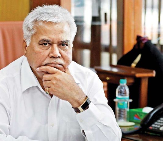 TRAI Chairman Challenges Twitter To Get His Personal Data ‘Leaked’ After An Aadhaar Challenge & He Lost