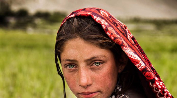 Romanian Lady Travels The World Photographing Beautiful Women, Compiles Atlas Of Beauty