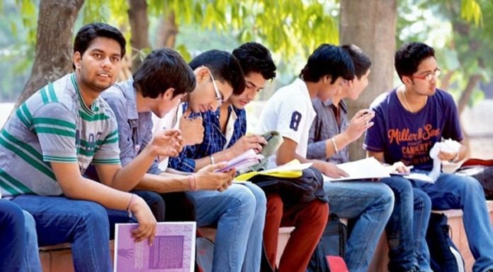 Courses That Commerce Students Can Pursue If They Don’t Meet DU’s High Cut Offs