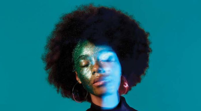 These YouTubers Create Tingling Sensations On The Body To Induce Well-Being & Ease In The Viewer