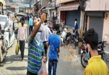 Flowers Showered On People In Line For Buying Alcohol In Delhi And Uttar Pradesh