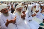 Muslim-Eid-Celebrations-2012-World-wide-images-10-pakistani-people-praying