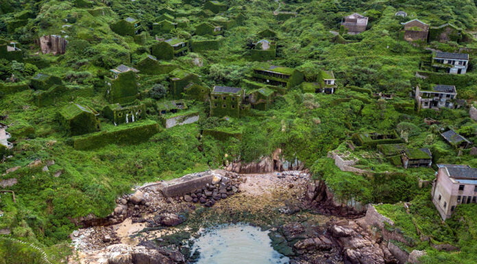 How A Chinese Village Abandoned By People Got Taken Over By Nature And Became A Famous Tourist Hotspot