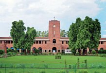 DU Final Year Students Weigh Going To Court As An Option, Toppers Happy With No Exams, Future Prospects In Jeopardy For Many