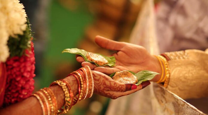 कर्नाटक सरकार “गरीब ब्राह्मण लड़कियों” को “गरीब पुजारी” से शादी करने के लिए 3 लाख रुपए देगी