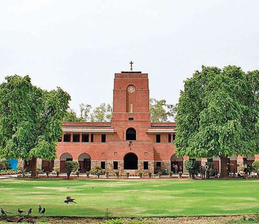 Disaffiliation From Delhi University: Sri Venkateshwara College Students And Faculty Protest