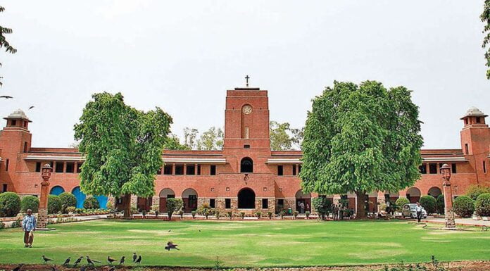 Disaffiliation From Delhi University: Sri Venkateshwara College Students And Faculty Protest
