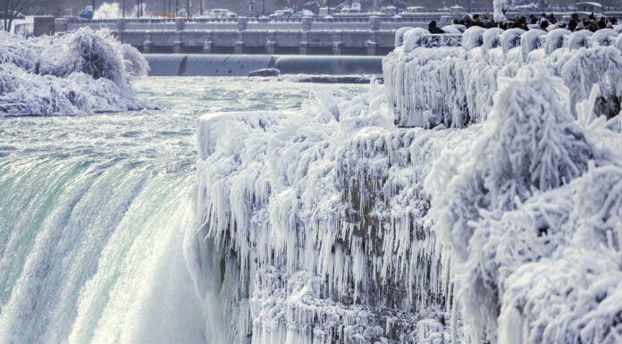 In Pics: The Niagara Falls Freezes Over And This Is How It Looked