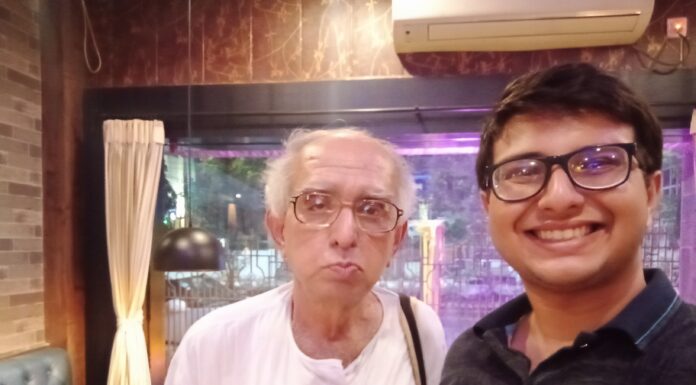 77 Year Old Man In Kolkata Played The Violin To Raise Money For His Wife’s Cancer Treatment