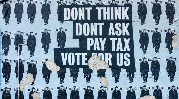 तर्कहीन चुनावी वादों ने भ्रष्टाचार से लोकतांत्रिक ताने-बाने को छिन्न-भिन्न कर दिया है