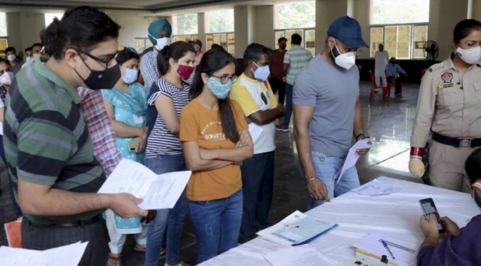 рдХреНрдпрд╛ рдЯреАрдХрд╛рдХрд░рдг рдХреА рд▓рд╛рдЧрдд рд░рд╛рдЬреНрдпреЛрдВ рдХреЛ рджрд┐рд╡рд╛рд▓рд┐рдпрд╛ рдмрдирд╛ рд╕рдХрддреА рд╣реИ?