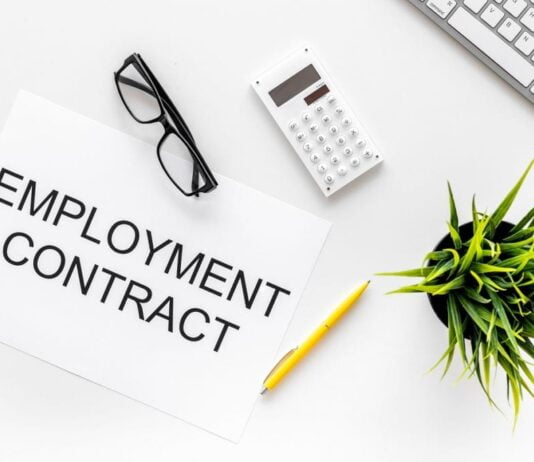 जीवन कौशल जो स्कूल में नहीं पढ़ाते हैं: रोजगार अनुबंध कैसे पढ़ें