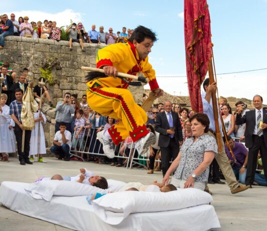 In Pics: Strange Customs From Around The World