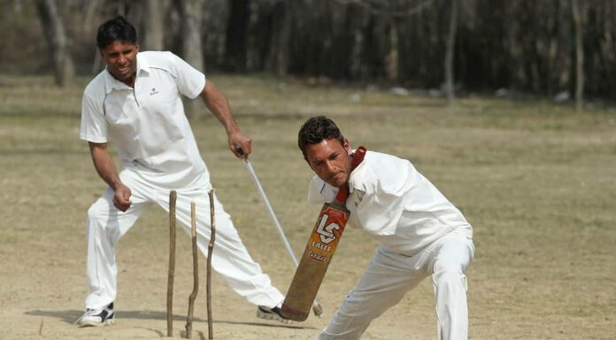 Meet This J&K Cricketer Who Didn’t Let The Loss Of Both His Arms Hamper His Game