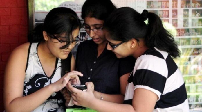 12वीं सीबीएसई के छात्र आज परिणाम के बाद अपनी भावनाओं को दिखाने के लिए मीम्स का उपयोग करते हैं जब व्यावहारिक रूप से सभी ने 90% से अधिक स्कोर किया था 12th CBSE Students
