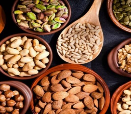 यहां बताया गया है कि तालिबान और भारतीय सूखे मेवे उद्योग कैसे जुड़े हुए हैं