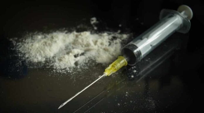 भारत में आज हजारों युवा नशा करते हैं: रियलिटी चेक