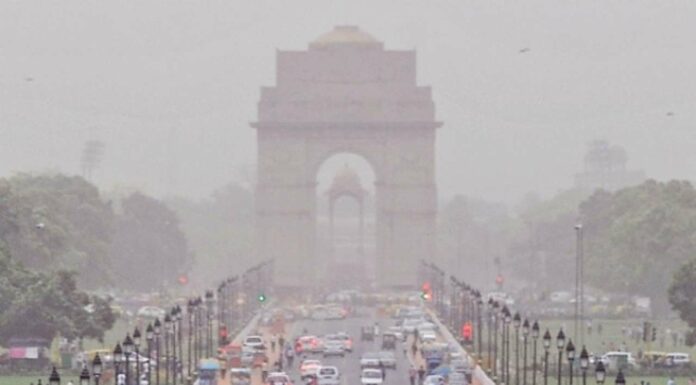 In Pics: India Gate Disappears Into The Smog, This And More Visuals Of Delhi’s Diwali
