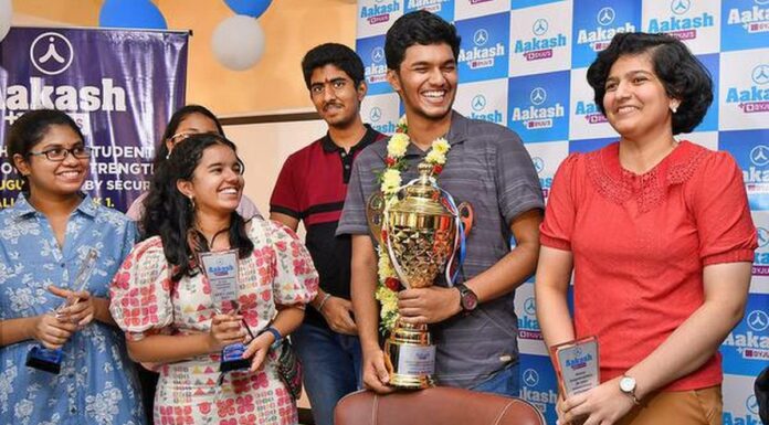 This Year NEET Topper Binge-Watched Shows; Took Many Breaks In Between Studies neet topper mrinal kutteri