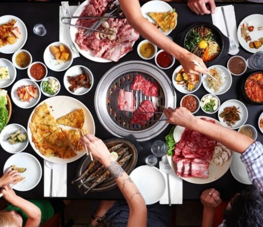 भारतीय अचानक से कोरियाई व्यंजनों के इतने दीवाने क्यों हो गए हैं?