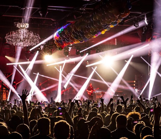 कोलकाता का प्रॉग्नोसिस कॉन्सर्ट क्या है और यह इतना लोकप्रिय क्यों हो रहा है?