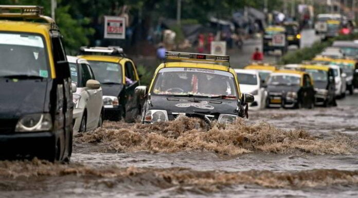 FlippED: Mumbai Rains Vs Delhi Pollution: Which Is The Better Catastrophe: Our Bloggers Fight It Out mumbai rains vs delhi pollution