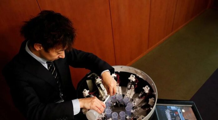 ऐसा टीवी जिसे आप चाट कर उस पर बनने वाले खाने का स्वाद चख सकते हैं