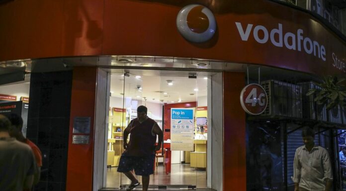 वोडाफोन आइडिया का 35.8% हिस्सा सरकार खरीदेगी; क्या यह देश के लिए अच्छा कदम है?
