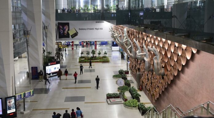 How Did An Andhra Man Con Over 100 People At The Delhi Airport? Andhra Man Con