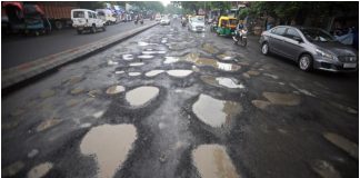 mumbai man who fills potholes
