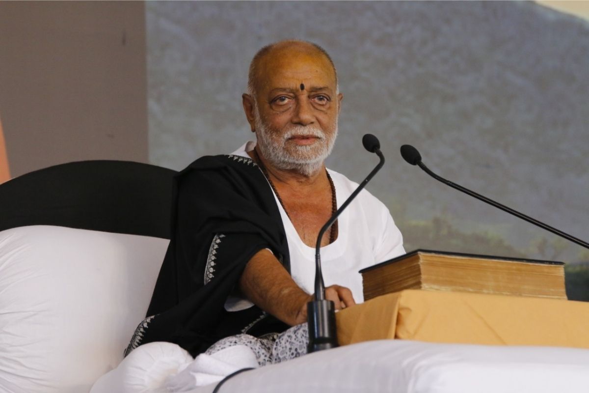 Morari Bapu Extends A Helping Hand To War Victims In Ukraine With Rs 1