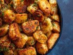 20211201-crispy-roasted-potatoes-vicky-wasik-45-d75608ce325e4ffbab665084eba642c8-min