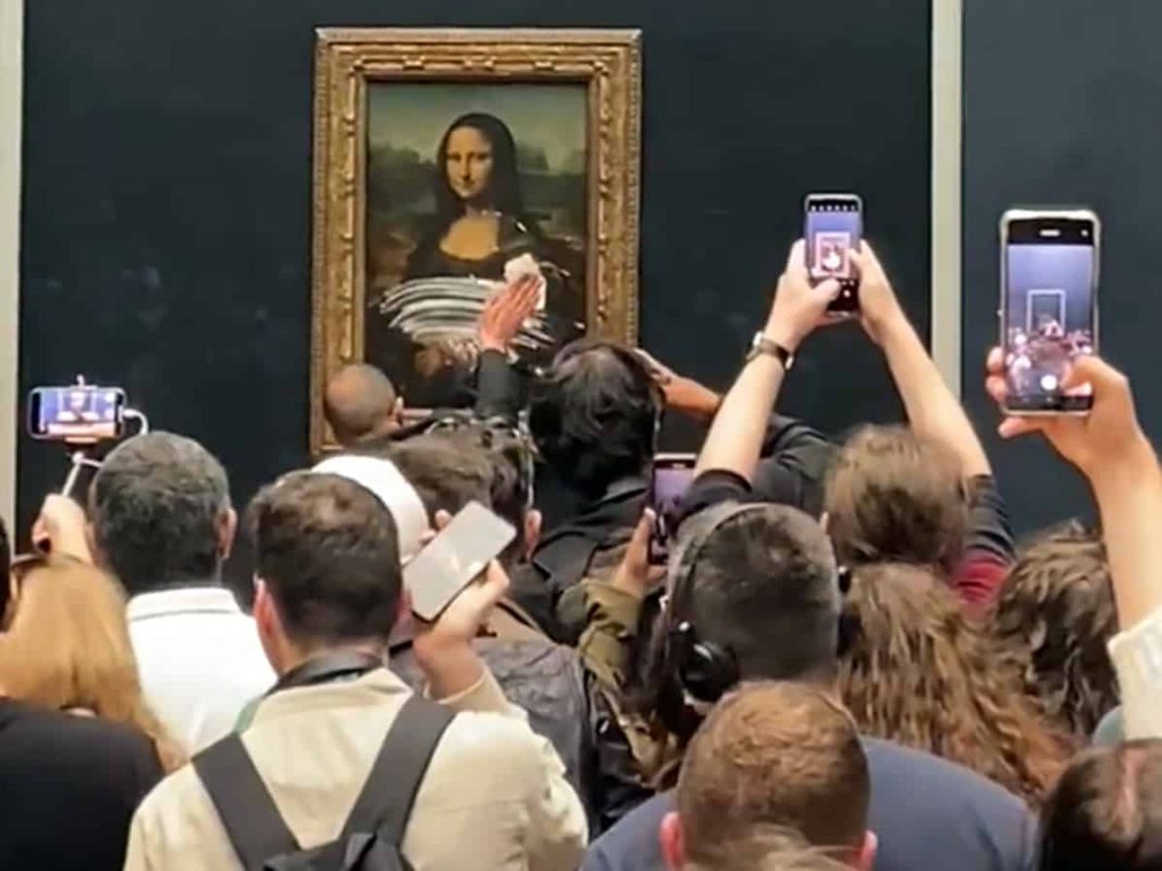 The Mona Lisa Smeared A Wild Incident Explained