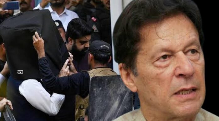 क्या इमरान खान सिर पर अजीब तरह की बाल्टी बांधे हुए हैं? लेकिन क्यों? imran khan