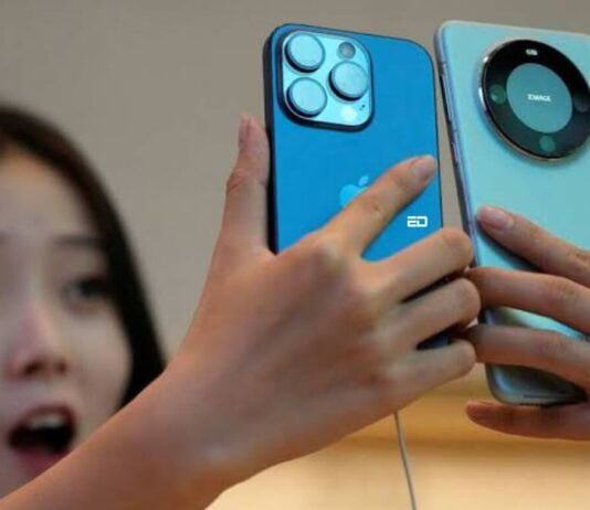 “Will Reek Of Curry,” Chinese Make Racist Jokes At ‘Made In India’ iPhones Allegedly iPhones india